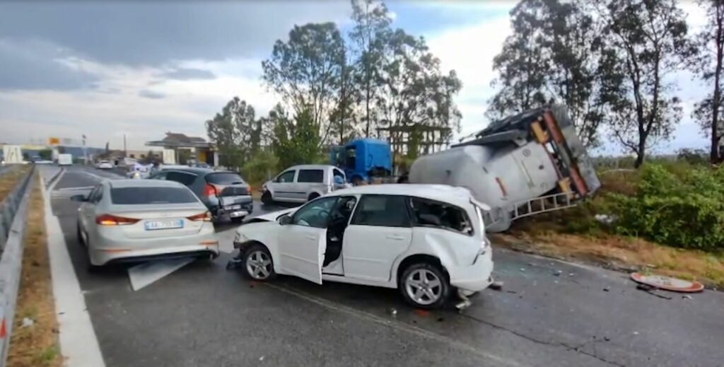 Dalin pamjet nga aksidenti masiv në Lushnje – Fier, të paktën gjashtë të plagosur