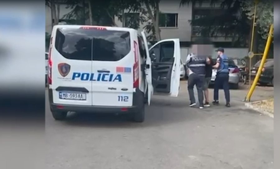 Dy persona në pranga për zjarret në Qarkun Fier, njëri pengoi edhe zjarrfikësit