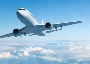 Panik në ajër! Turbulenca të forta, avioni devijon destinacion, 25 të lënduar
