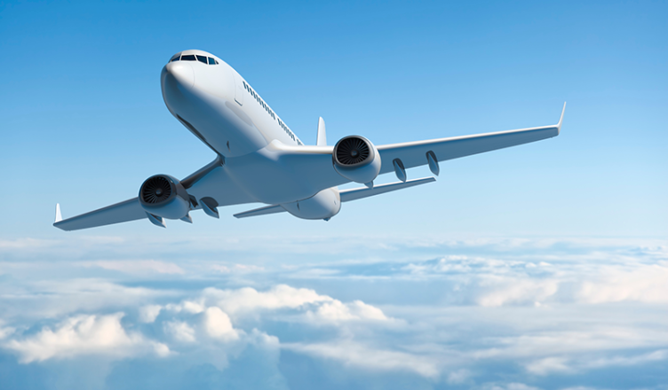 Panik në ajër! Turbulenca të forta, avioni devijon destinacion, 25 të lënduar