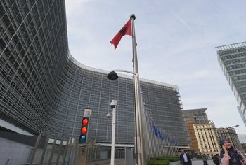 Shqipëria në test për rrugën drejt BE, nga përmbyllja e kapitujve te certifikimi i besimit