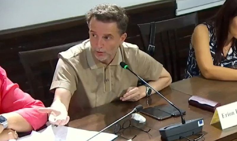 “Po ju grabisin”, Erion Braçe ngre alarmin: Shqiptarët po mashtrohen online!