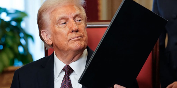 Trump vendos tarifa të reja për dhjetëra vende, hyjnë në fuqi më 7 gusht