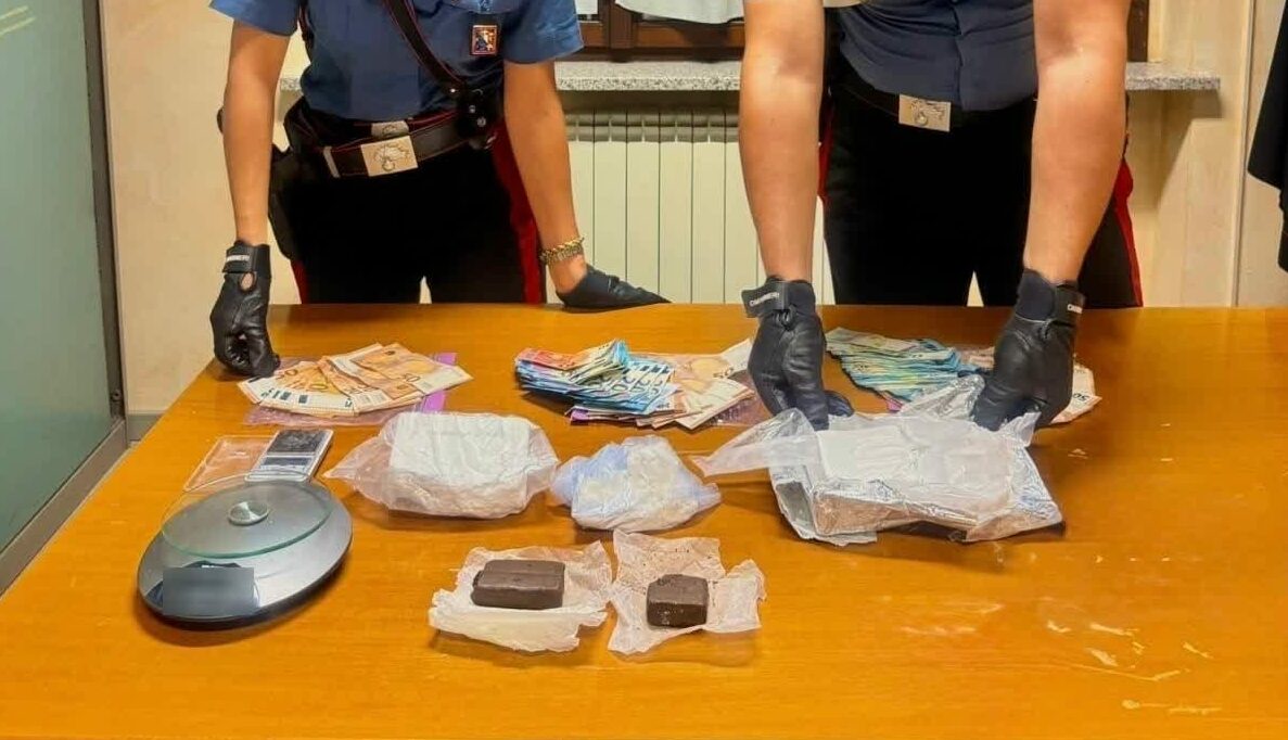 Iu kap mbi 1 kg drogë dhe para cash, arrestohet 47-vjeçari shqiptar në Itali