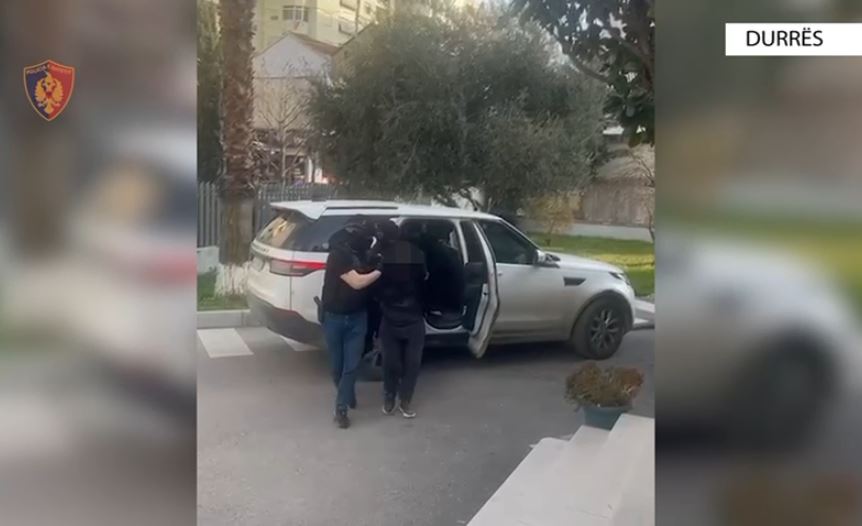 Plagosi të riun për parkimin në Hamallaj, prangoset pas 5 orësh autori (EMRI)