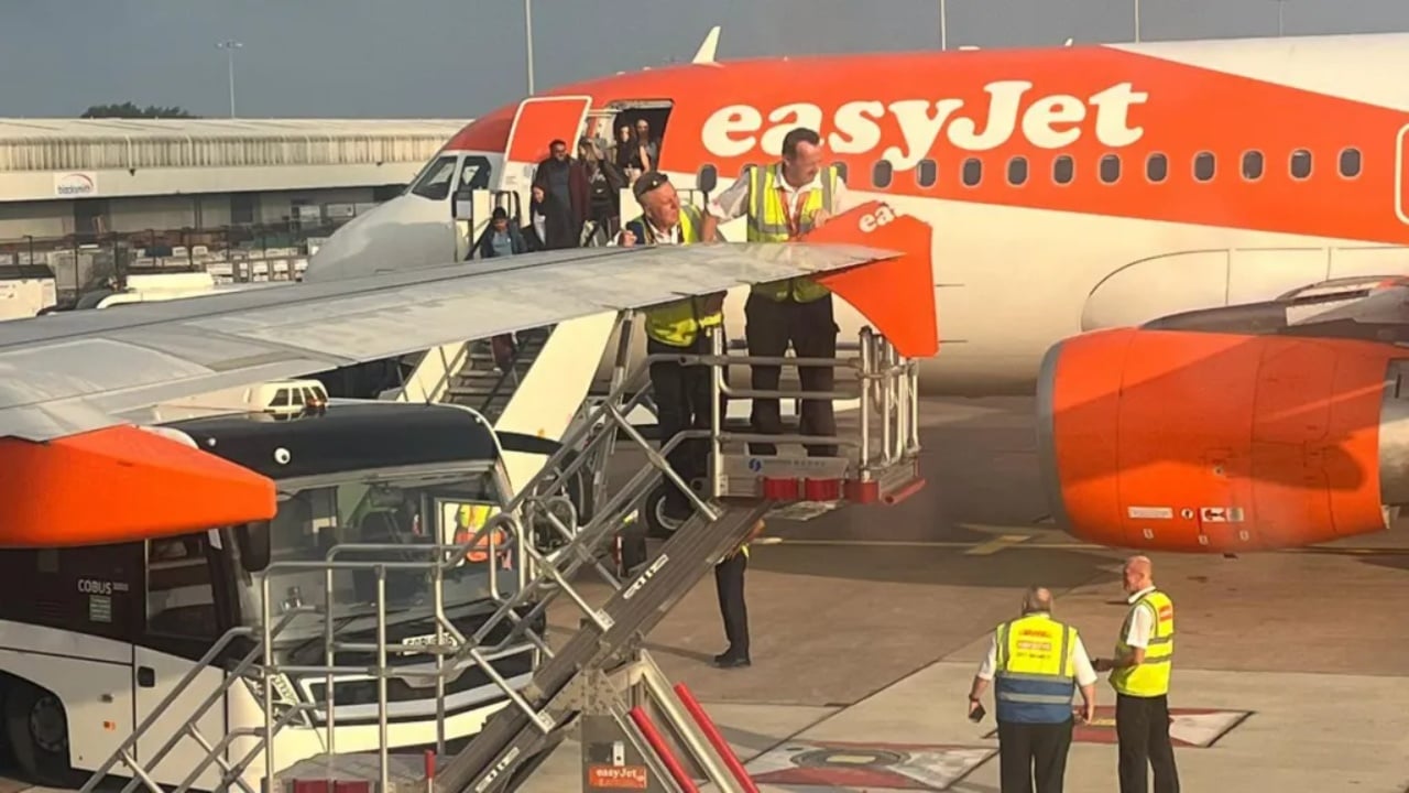 Panik në aeroportin e Mançesterit! Dy avionë përplasin krahët me njëri-tjetrin, shmanget tragjedia