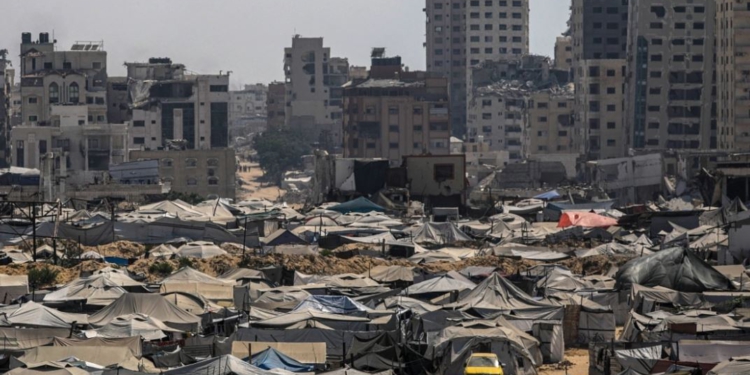 The Guardian: Izraeli përgjon telefonatat e palestinezëve me ndihmën e Microsoft