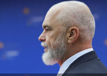 “Politico”: Udhëheqësi i Shqipërisë Edi Rama shtyn përpara ëndrrën e shoqërisë pa para cash