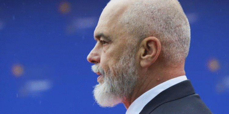 “Politico”: Udhëheqësi i Shqipërisë Edi Rama shtyn përpara ëndrrën e shoqërisë pa para cash
