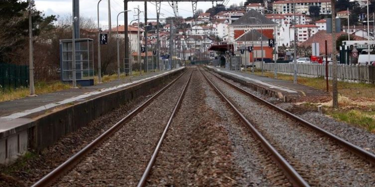Anulohen mbi 16 trena që lidhin Parisin me Londrën, Brukselin dhe Amsterdamin, probleme të mëdha për shkak të defektit në sistemin elektrik