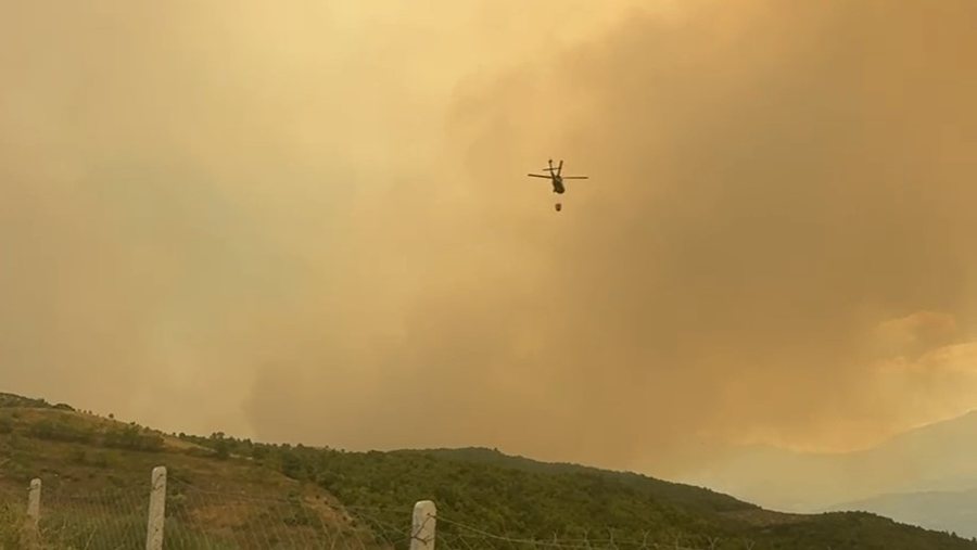 Situatë alarmante nga zjarret! Pas Gramshit, urdhër evakuimi edhe për banorët në fshatrat e Poliçanit