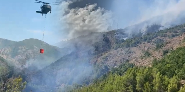 Zjarret nga grupi kriminal në Vlorë, një helikopter i FA-ve niset drejt Selenicës, një tjetër bëhet gati për në Finiq