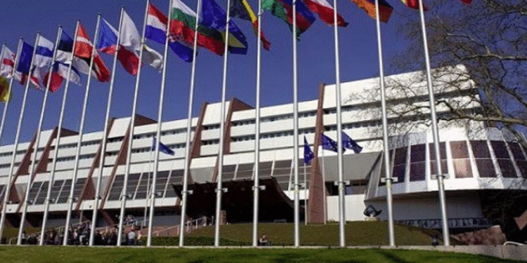 Bashkimi Europian përpjekje për të qetësuar marrëdhëniet me SHBA-në, pezullon tarifat