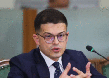 “Luftë me flakët nga ajri në Fushë Arrëz”/ Vengu: Helikopterët e Forcës Ajrore dhe nga Emiratet e Bashkuara Arabe ndihmuan në operacion