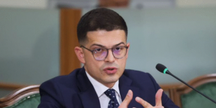 “Luftë me flakët nga ajri në Fushë Arrëz”/ Vengu: Helikopterët e Forcës Ajrore dhe nga Emiratet e Bashkuara Arabe ndihmuan në operacion