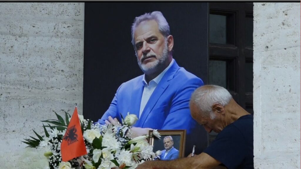 Lamtumirë Artur Zheji! Mbahen homazhet për gazetarin dhe publicistin e ndjerë