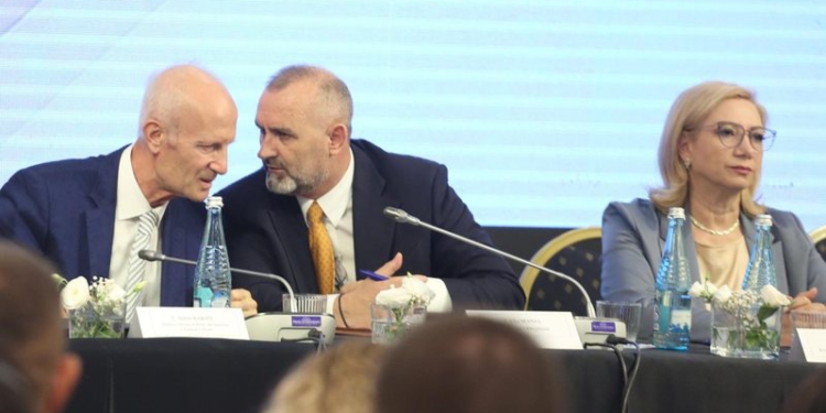 “Kodi i ri dënon më pak korrupsionin!”/ Juristët kritikojnë draftin: Ndërhyrjet në Kod s’janë të plota. Burgu, opsioni i fundit