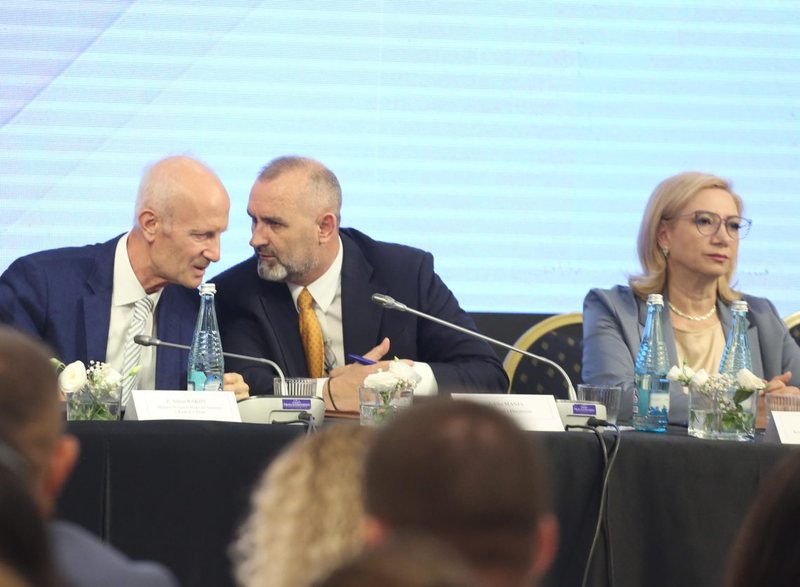 “Kodi i ri dënon më pak korrupsionin!”/ Juristët kritikojnë draftin: Ndërhyrjet në Kod s’janë të plota. Burgu, opsioni i fundit