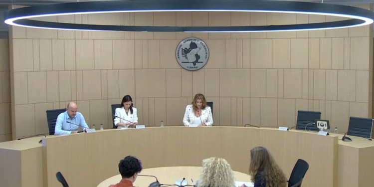 “Rregullatori” mbyllet në 5 tetor! Ende “mister” nëse Komisioni do të vijojë si pjesë e reformës së re zgjedhore