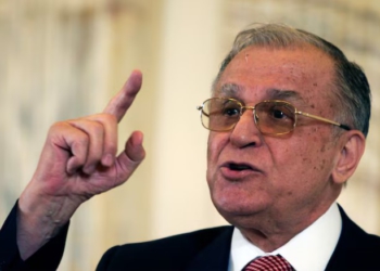 Shuhet në moshën 95-vjeçare ish-presidenti i Rumanisë, Ion Iliescu një nga figurat kontroverse të periudhës postkomuniste