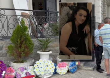 U vra nga i shoqi! Përcillet për në banesën e fundit 36-vjeçarja, vajza premton hakmarrje për nënën