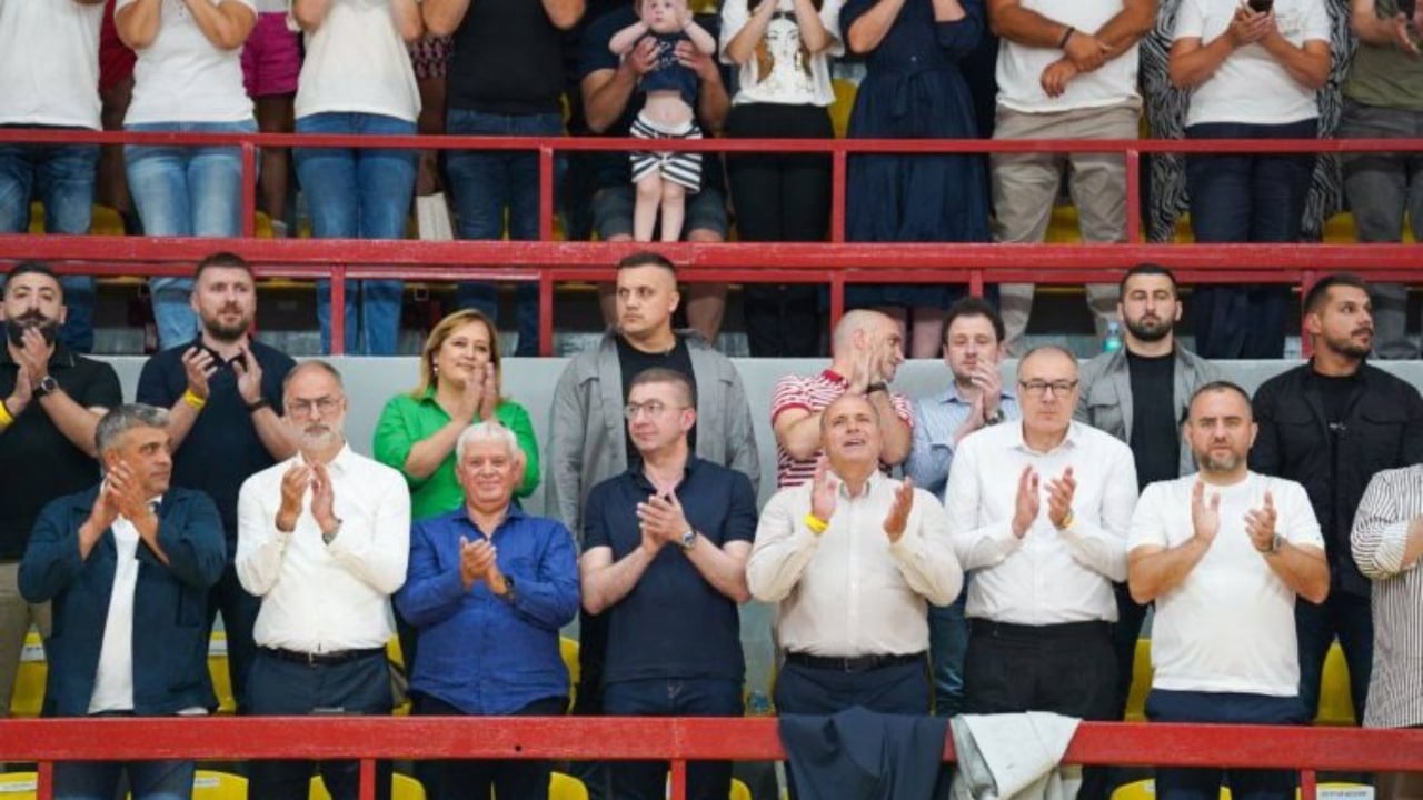 Skandal në Kumanovë! Kore anti-shqiptare gjatë ndeshjes së basketbollit, i pranishëm edhe Mickoski