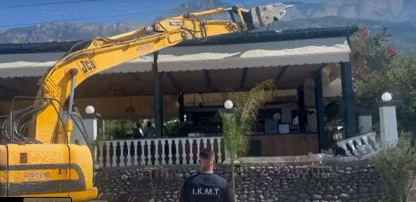 IKMT ‘zbarkon’ në Drimadhes, shemb objektin që doli jashtë lejes së ndërtimit