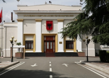 Parlamenti i ri pret dekretin e Presidentit, 72 deputetë hyjnë për herë të parë në Kuvend