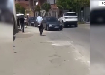 Makina e policisë në sens të kundërt në Pogradec, gjobitet efektivi, i hiqet patenta