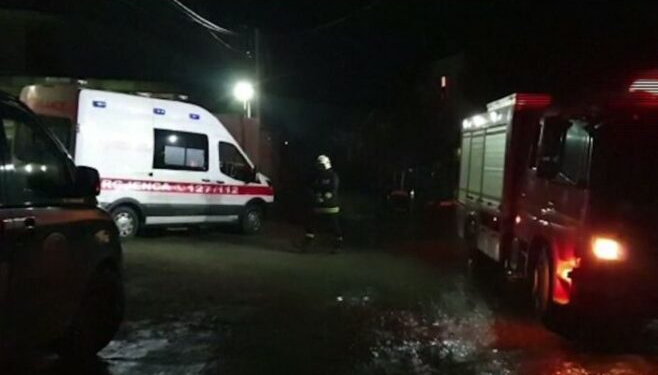 Krujë, i vihet zjarri mbeturinave pranë kabinës elektrike në Nikël, në rrezik banesat