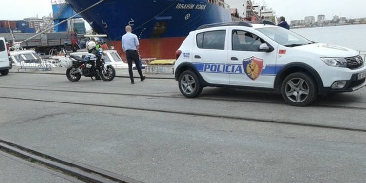 Tentoi të fuste në Shqipëri makinën  e vjedhur në Itali, arrestohet italiani në portin e Durrësit