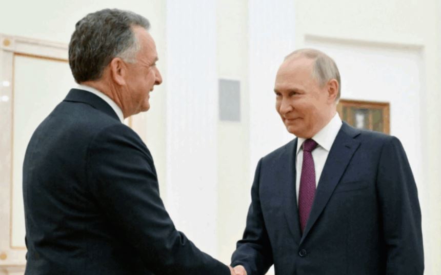 Afati për armëpushim drejt fundit, i dërguari i Donald Trump takohet me Vladimir Putinin në Kremlin