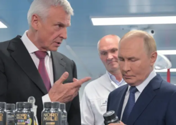 Putin bën një ndalesë para samitit të Alaskës