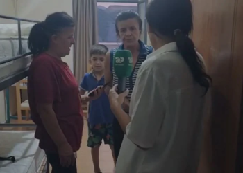Evakuimi i banorëve nga fshatrat e Gramshit pas zjarrit, 32 familje akomodohen në konviktin e qytetit