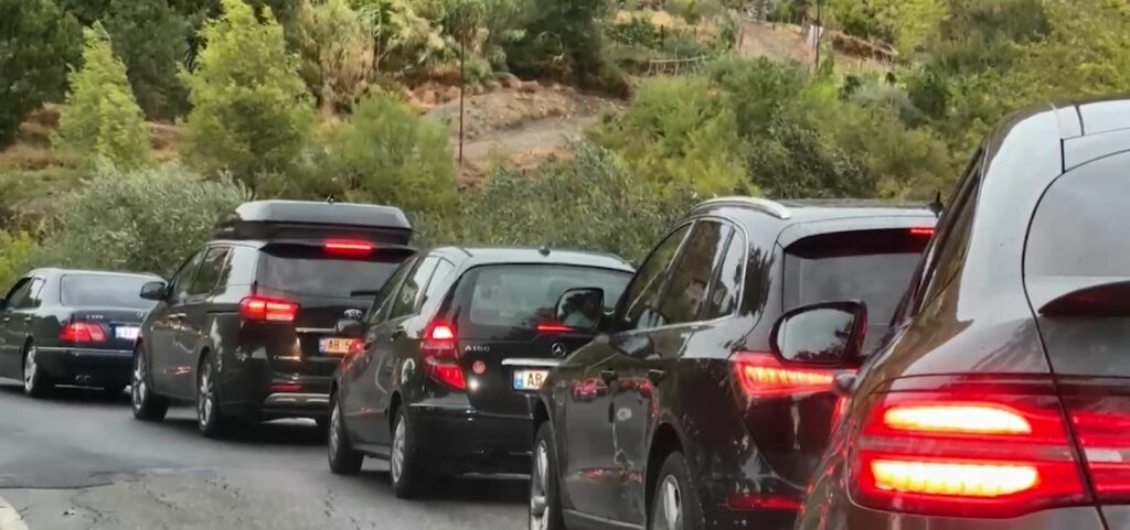 Reshjet e shiut sjellin trafik të renduar në aksin Shkodër – Lezhë