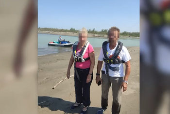 Veliera e tyre u bllokua në grykëderdhjen e Semanit, policia shpëton dy turistët gjermanë