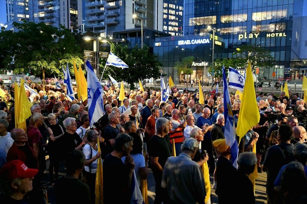 “60 mijë të vdekur, e turpshme!” Veteranët izraelitë protestojnë kundër luftës në Gaza