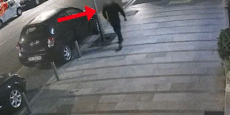 Vidhte kabujt elektrikë të ndriçimit të rrugëve, pranga hajdutit në Durrës