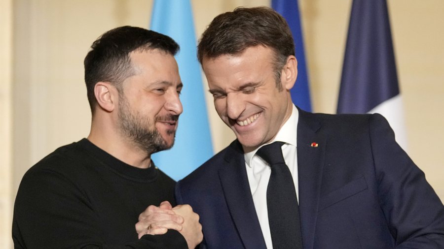 “E ardhmja e Ukrainës nuk mund të vendoset pa ukrainasit”, Macron do Zelenskyn në tryezën Trump-Putin