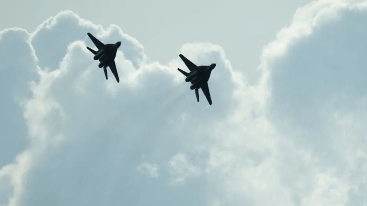 Vijojnë sulmet ruse pranë kufirit polak në Ukrainë, Varshava alarmohet dhe ngre avionët ushtarakë