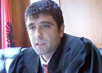 “Të rihapen hetimet për Konomin”! Familjarët e ish-gjyqtarit që u vra me tritol: Jetojmë mes frikës dhe heshtjes prej 14 vitesh