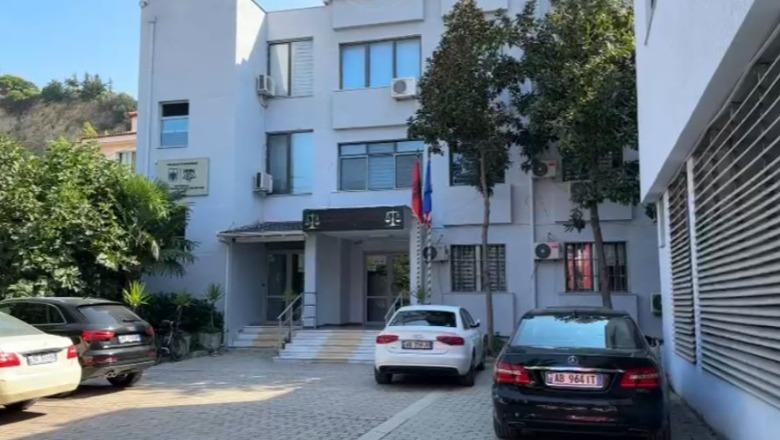 Vlorë/ Goditi kamionçinën dhe shkaktoi aksidentin me dy viktima, lihet në burg 28-vjeçarja italiane