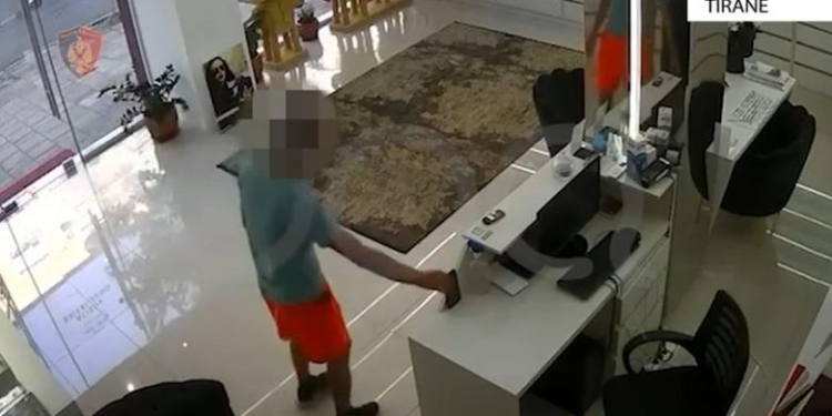 3 ‘skifterët’ në Tiranë bien në pranga si autorë të 9 vjedhjeve/ Mes tyre 2 të mitur (VIDEO)