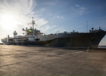 Anija luftarake amerikane ndalon për herë të parë në Porto Romano