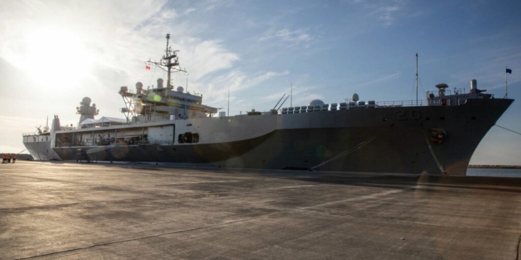 Anija luftarake amerikane ndalon për herë të parë në Porto Romano