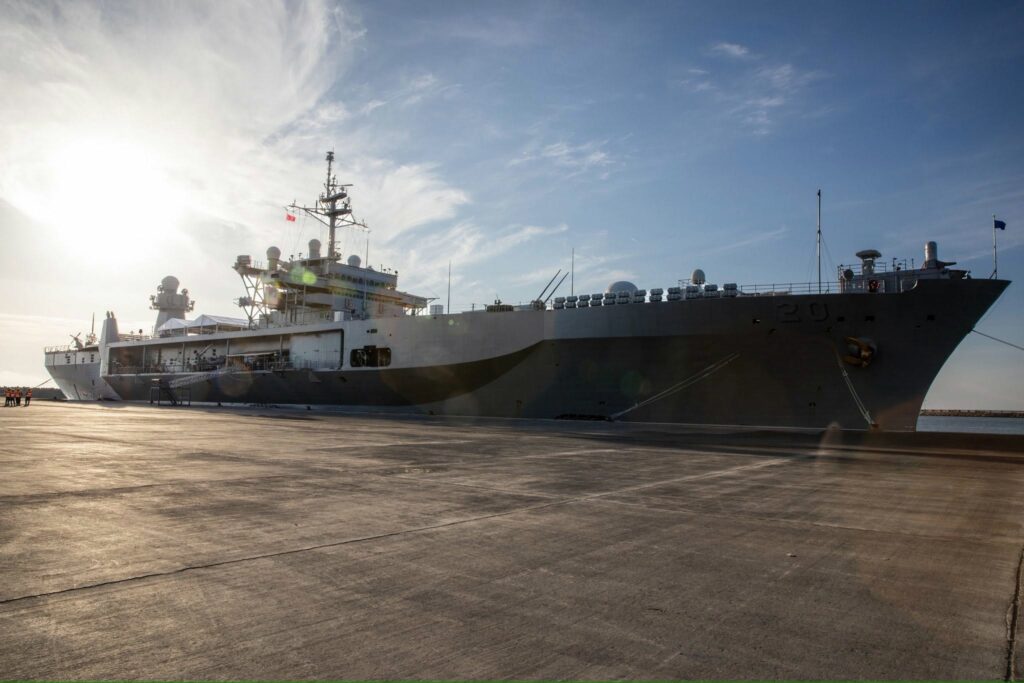 Anija luftarake amerikane ndalon për herë të parë në Porto Romano