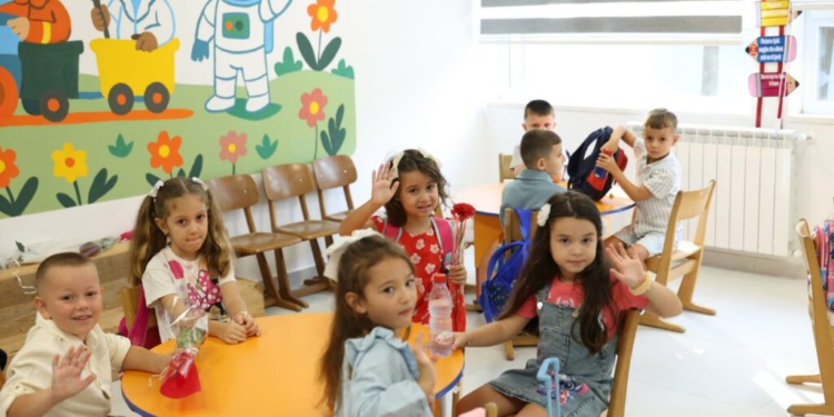 Rama nxjerr fotot nga shkolla e rikonstruktuar në Elbasan: Është kthyer në një hapësirë të denjë për mësim!