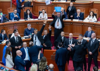 Deputeti i PD: Më përjashtuan nga Kuvendi se ngrita zërin kundër një kryetari sharlatan