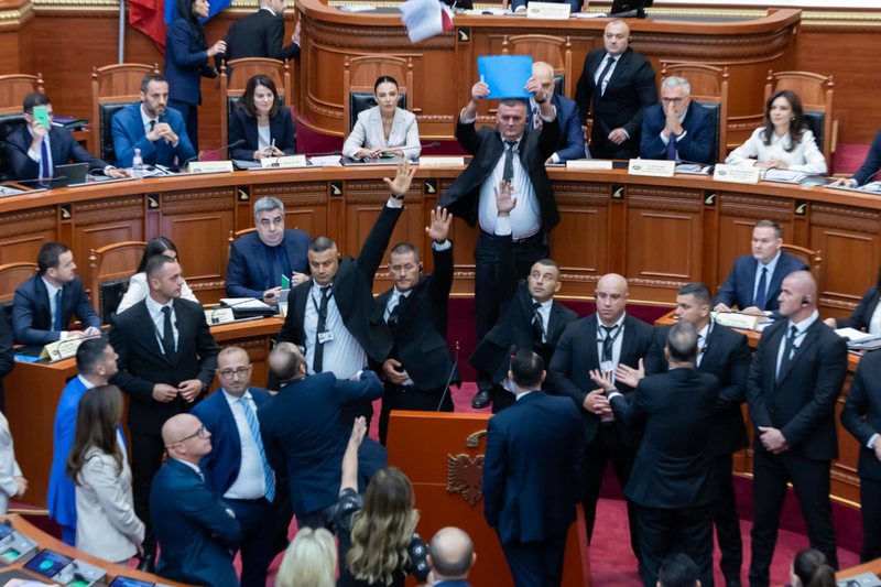 Deputeti i PD: Më përjashtuan nga Kuvendi se ngrita zërin kundër një kryetari sharlatan