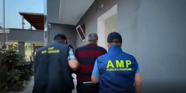 Lejoi kalimin e dy personave nën hetim, ndalohet inspektori i policisë në Qafë Botë